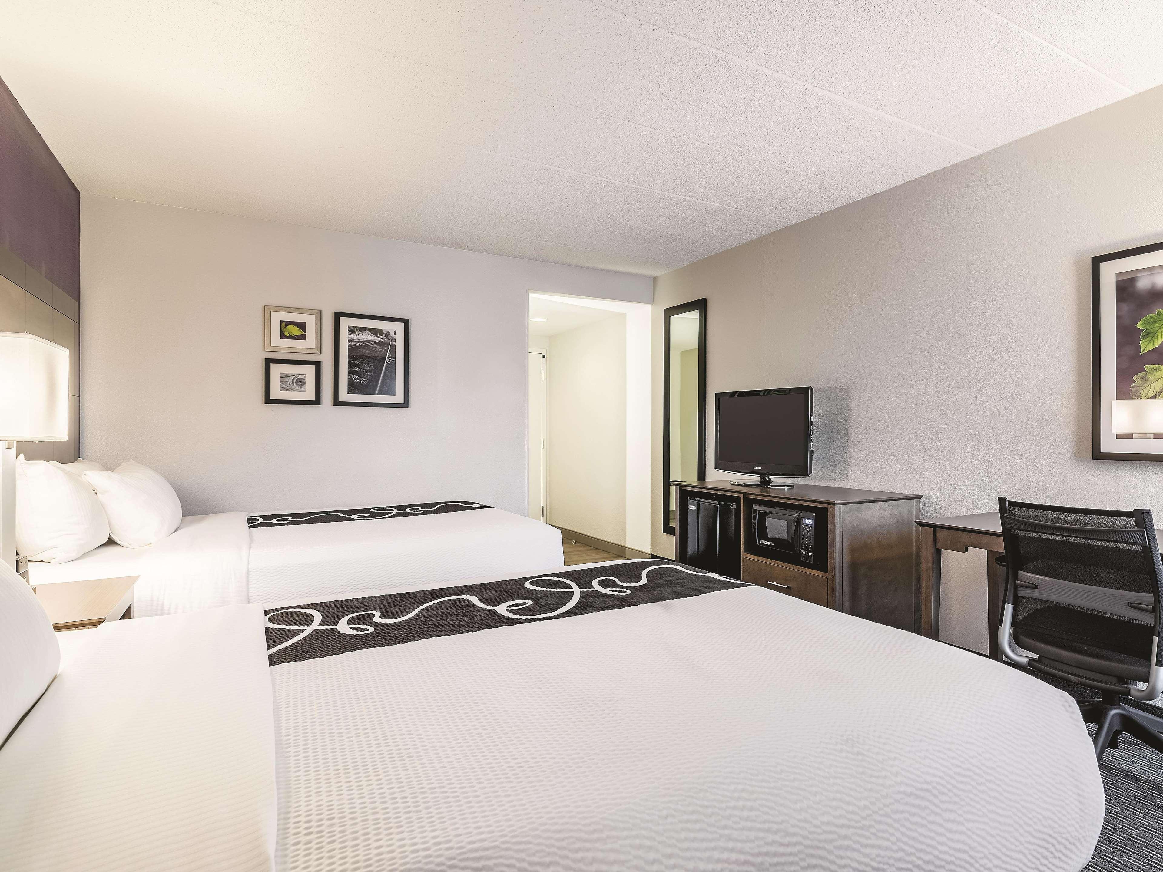 Отель La Quinta By Wyndham Salem Nh Экстерьер фото
