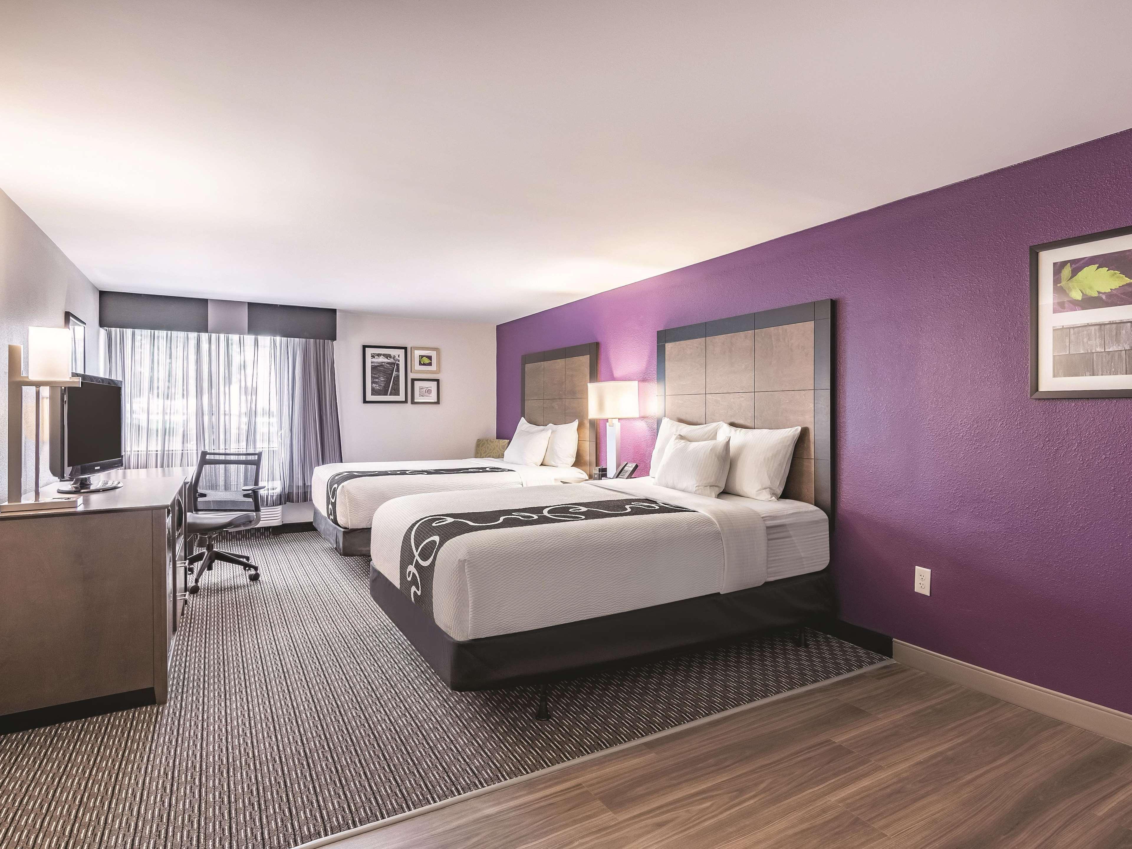 Отель La Quinta By Wyndham Salem Nh Экстерьер фото