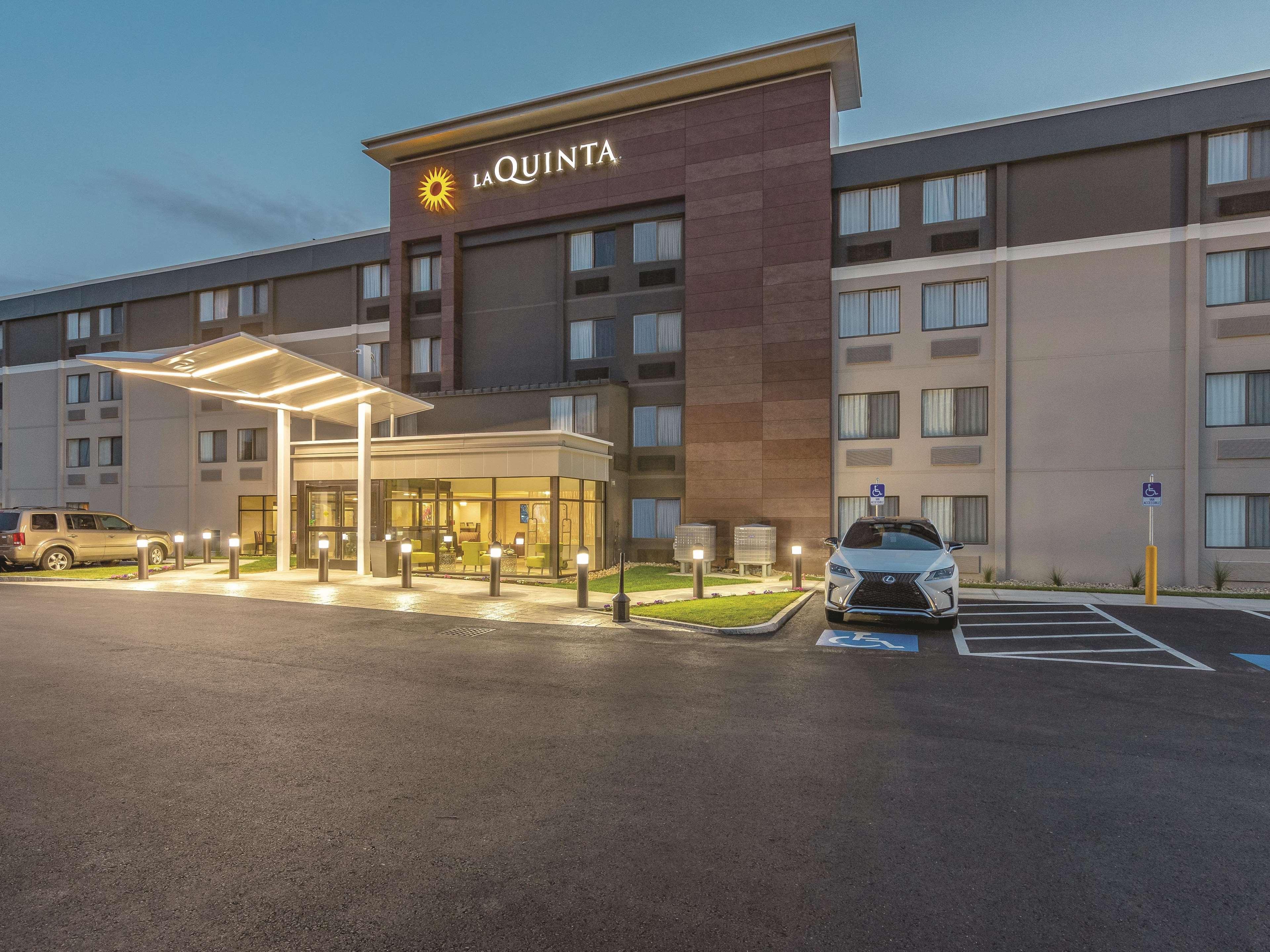 Отель La Quinta By Wyndham Salem Nh Экстерьер фото