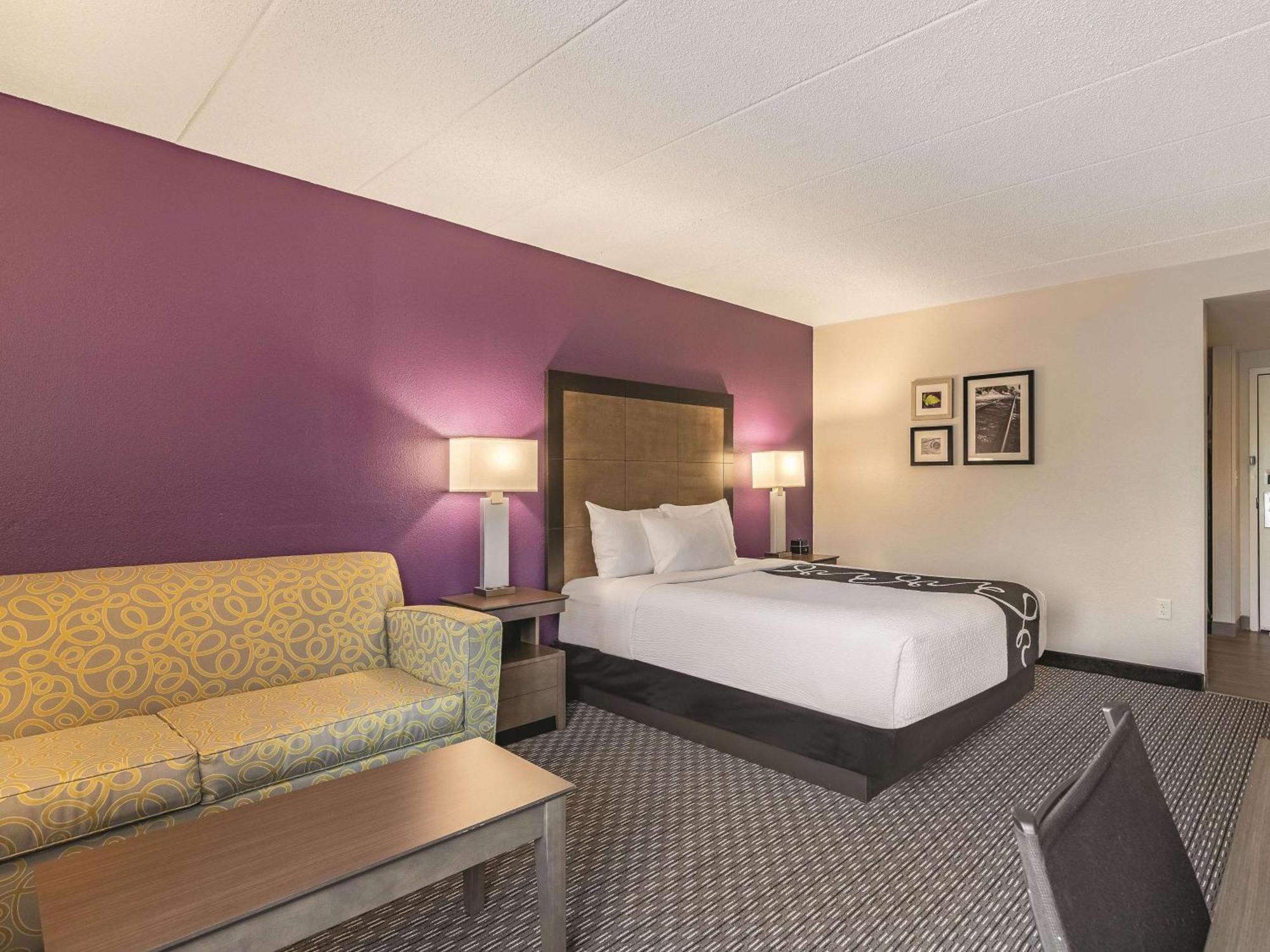 Отель La Quinta By Wyndham Salem Nh Экстерьер фото